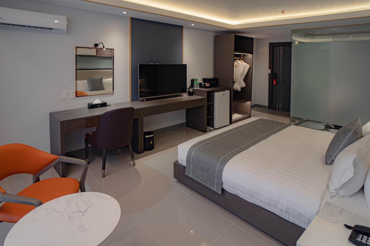 Subic Riviera Hotel And Residences Olongapo Exterior photo
